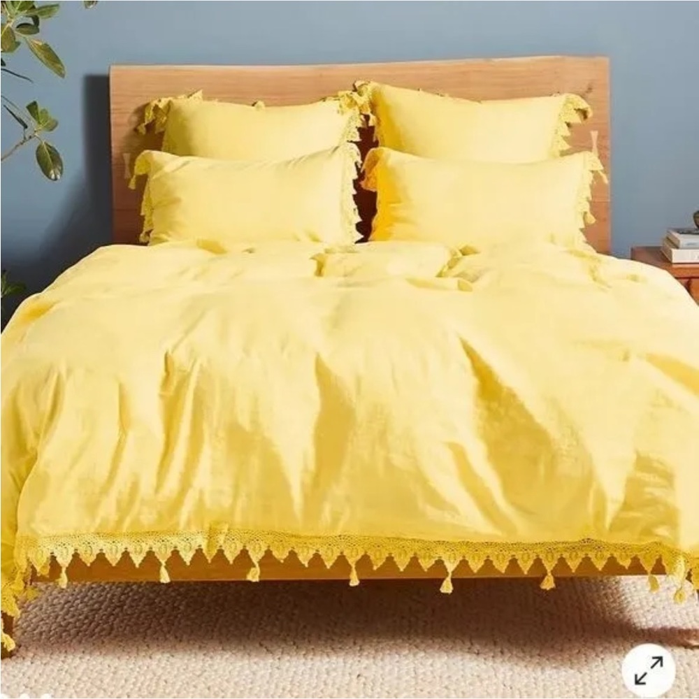 Anthropologie Scalloped Crochet Queen Duvet Cover